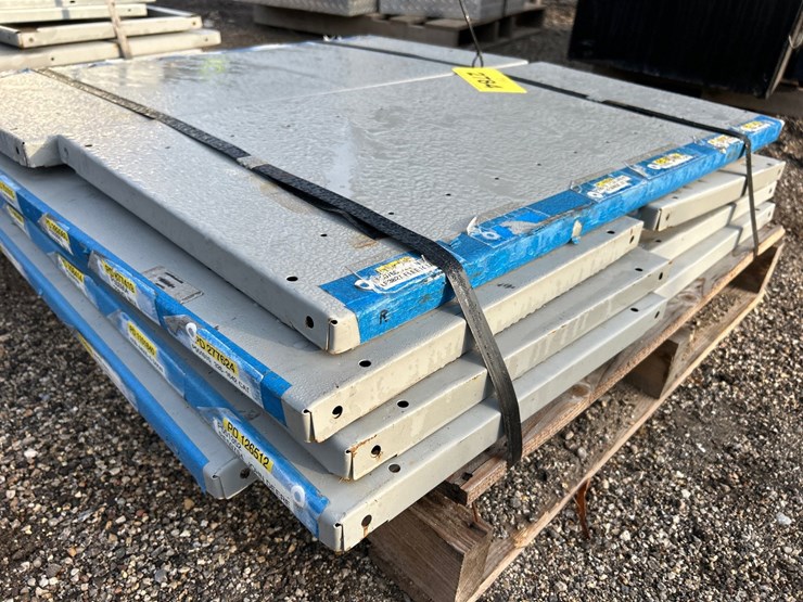 #2784-•-pallet-of-approx-18"x36"-metal-shelving-image-5