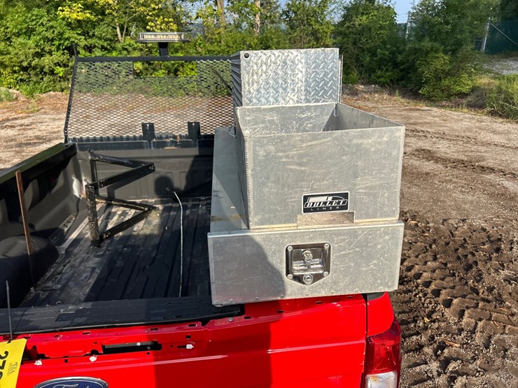 #2789-•-ford-8'-truck-bed-w/-toolboxes-and-headache-rack-image-12