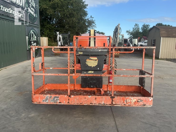 2021-jlg-400s-image-7