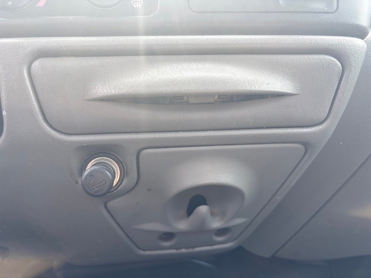 2004-ford-f350-image-38