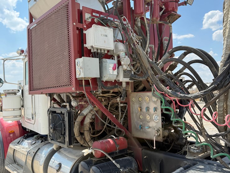 2012-peterbilt-367-image-12