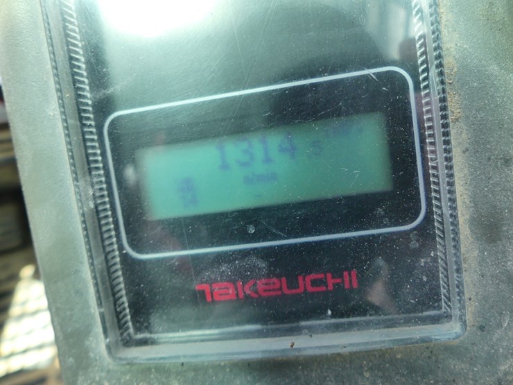 2019-takeuchi-tl8-image-19