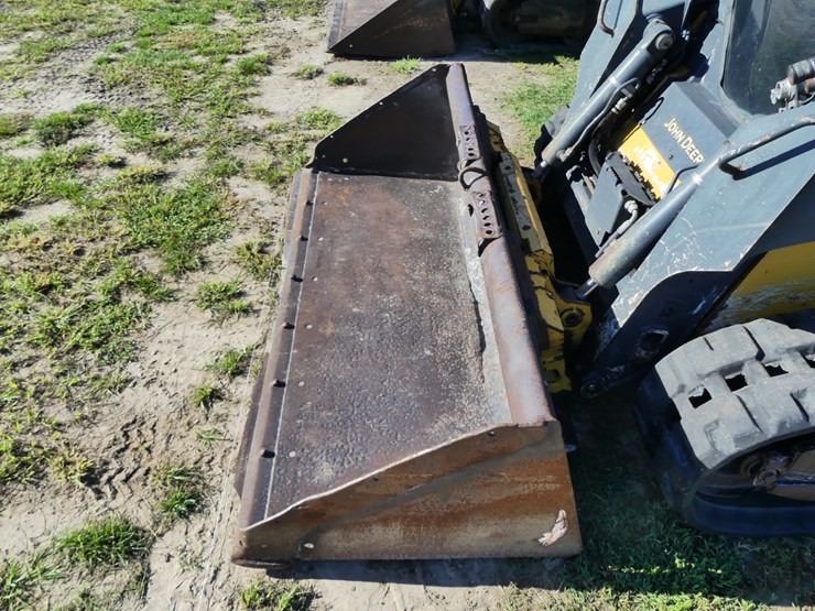 2017-deere-317g-image-11
