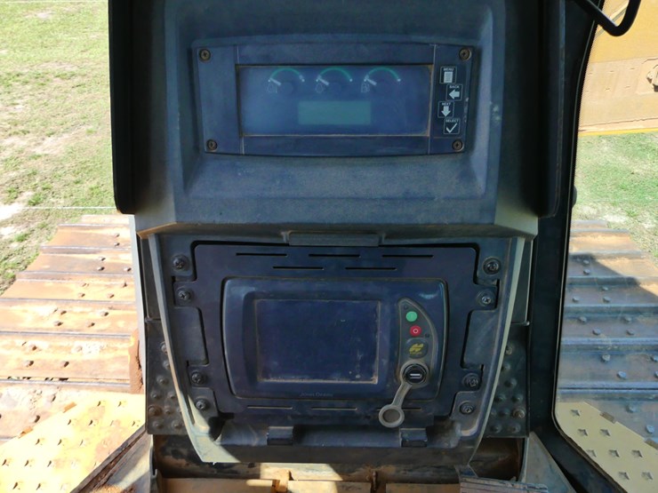 2018-deere-700k-lgp-image-19