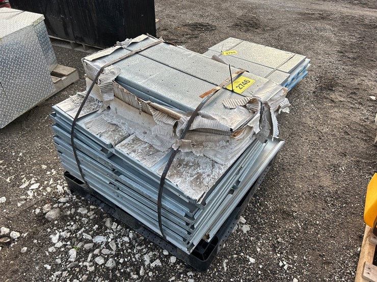 #2746-•-pallet-of-approx-18"x36"-metal-shelves-image-1