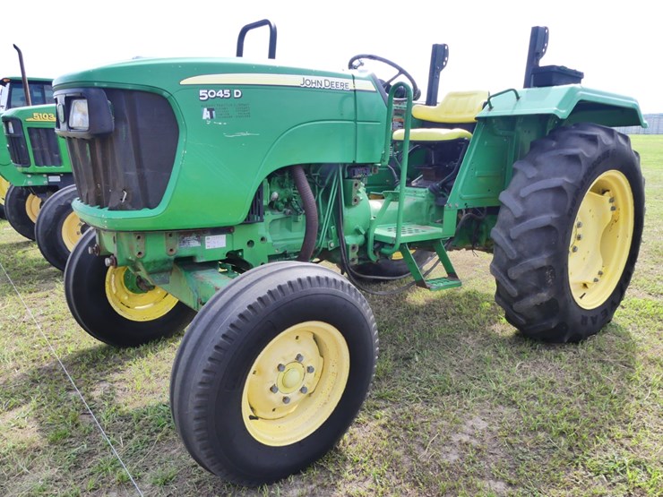 2009-john-deere-5045d-image-2