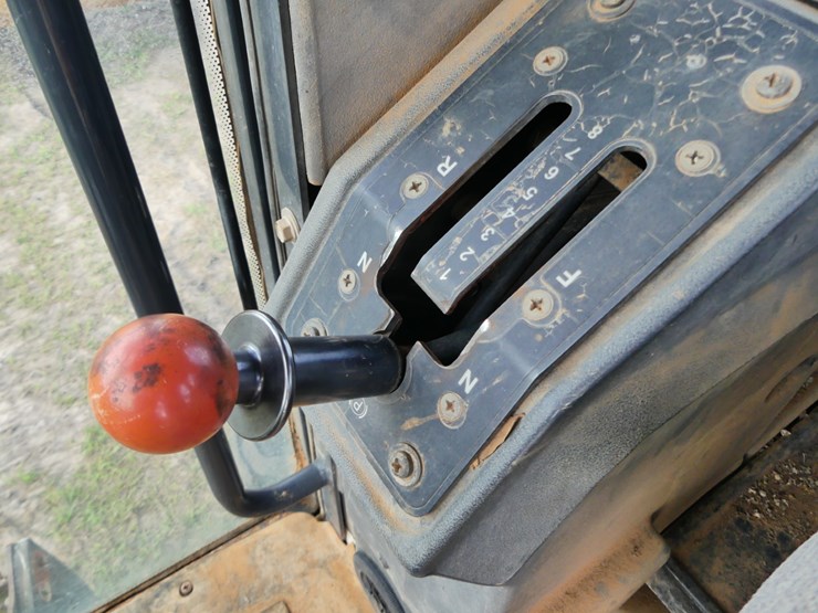 2005-deere-670d-image-14