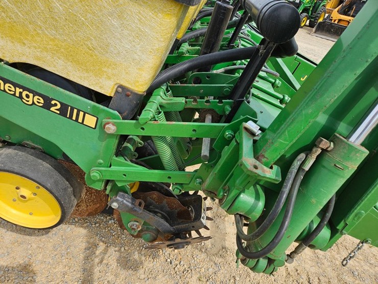 john-deere-7200-image-24