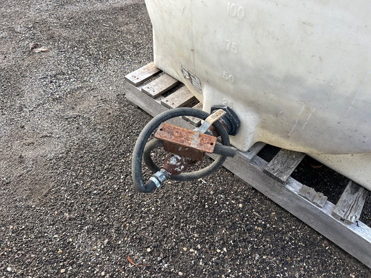 #2777-•-225-gallon-poly-tank-image-8