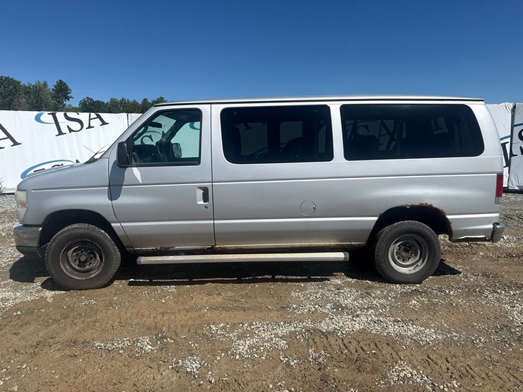 2010-ford-e350-image-2
