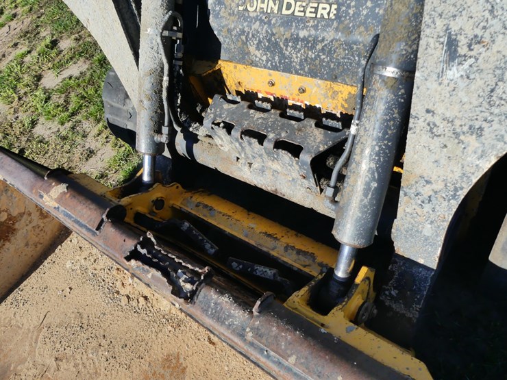 2018-deere-325g-image-10