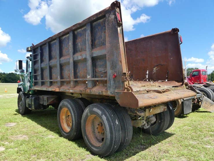 mack-dump-truck-image-4