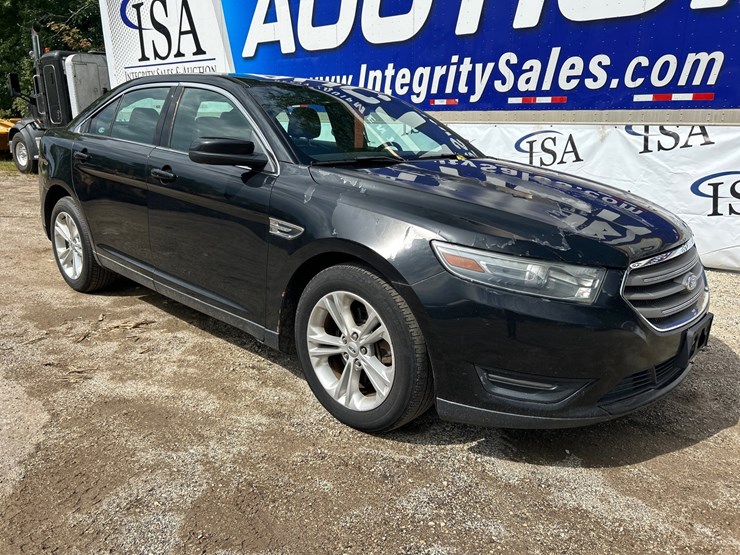 #2645-•-2012-ford-taurus-sedan-image-7