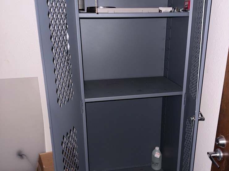 lot-w/-contents-of-gauge-room-including-(50+)-(unused)-in-act-&-non-api-up-to-11”-thread-gauge-&-metal-lockers-image-14