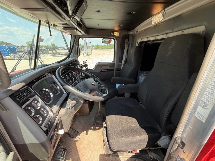 2019-kenworth-t800-image-17