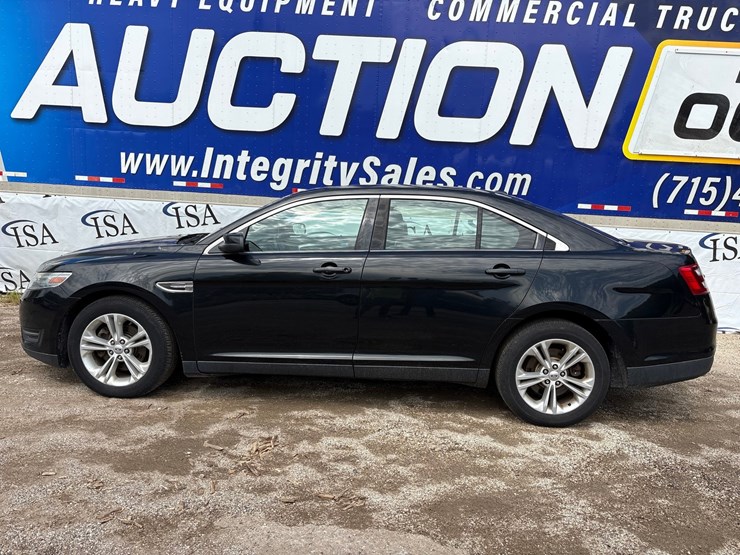 #2645-•-2012-ford-taurus-sedan-image-2