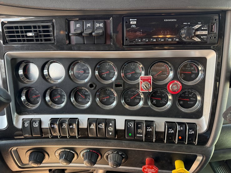 2019-kenworth-t800-image-23