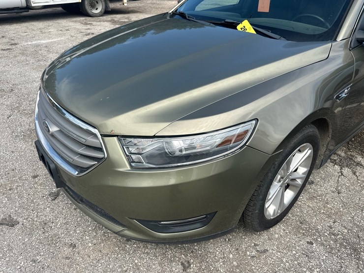 #2644-•-2013-ford-taurus-sedan-image-7