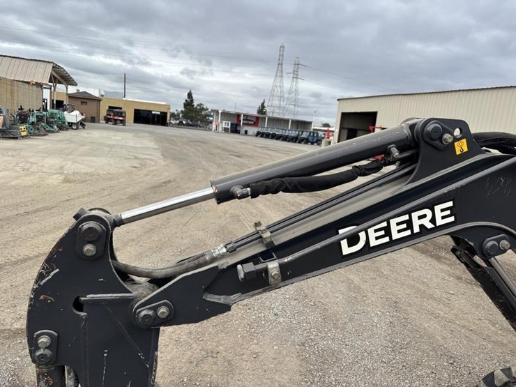 2016-deere-17g-image-17