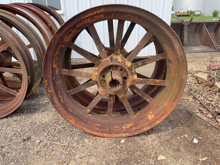 john-deere-12-image-1