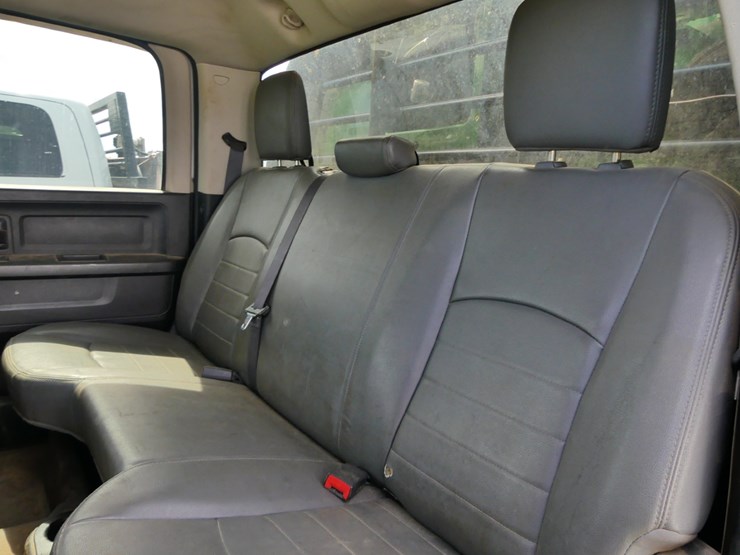 2017-dodge-ram-3500-image-12