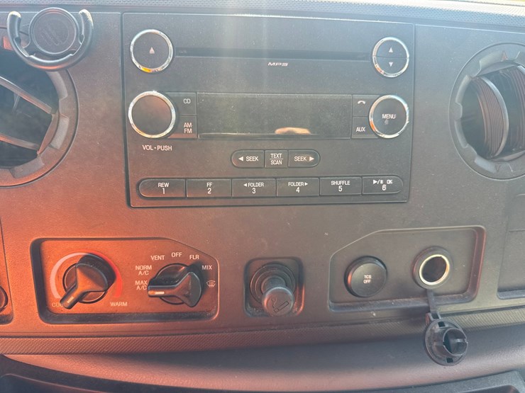 2010-ford-e350-image-39