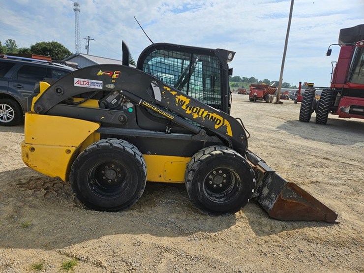 new-holland-l334-image-6