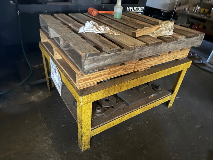 (2)-4’x3’x2’-metal-open-top-work-tables-&-(4)-wood-pallets-image-1