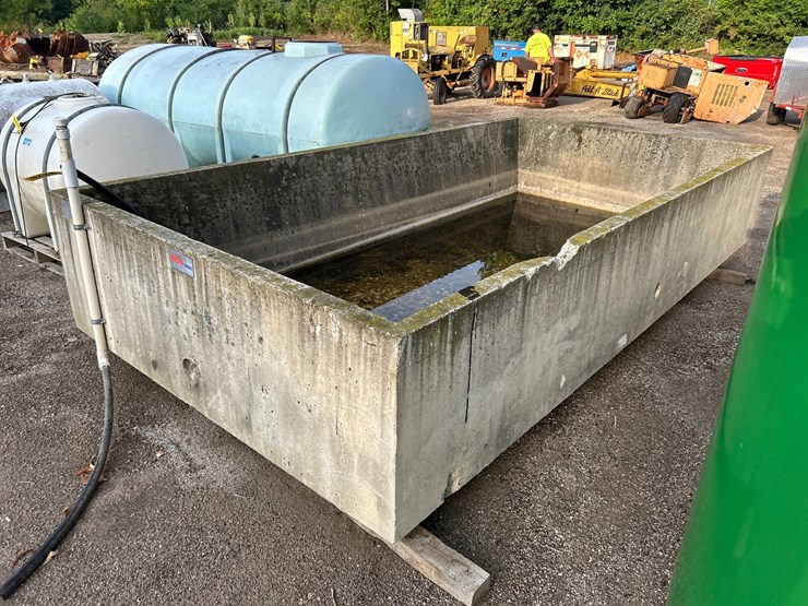 #2776-•-approx-86"w-x-164"l-concrete-basin-image-3