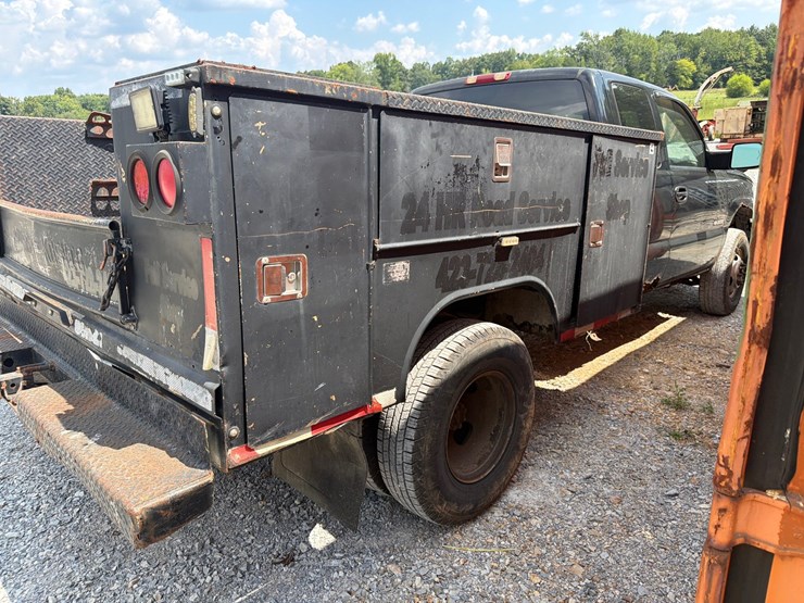 2004-chevrolet-3500-image-6