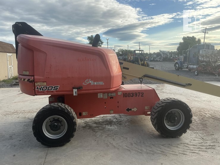 2021-jlg-400s-image-5
