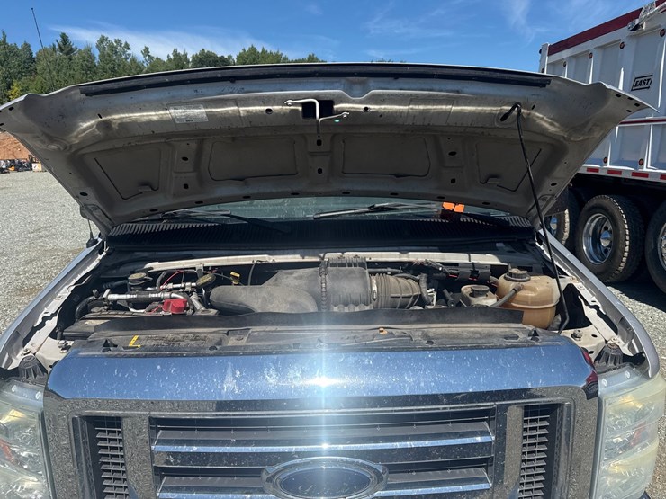2010-ford-e350-image-10