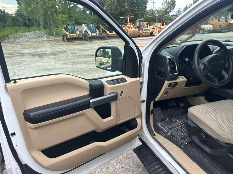 2015-ford-f150-xlt-image-24