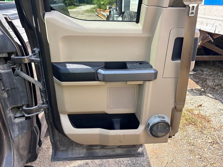 2017-ford-f150-image-42