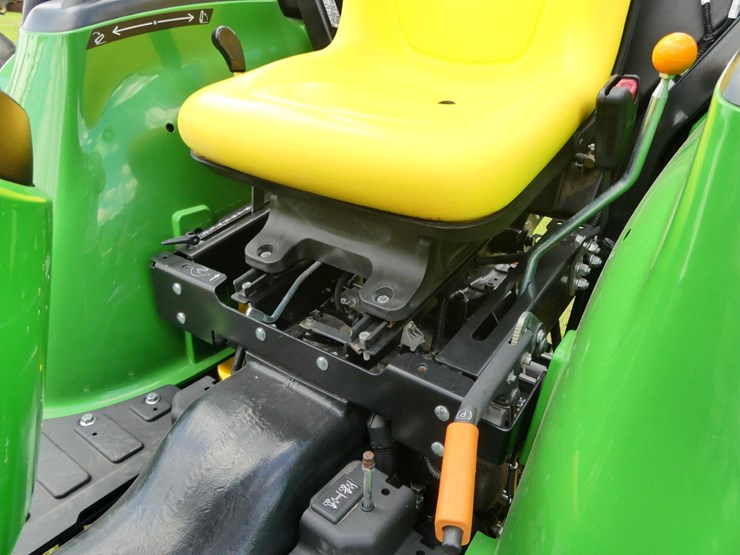 2021-john-deere-3025e-image-10