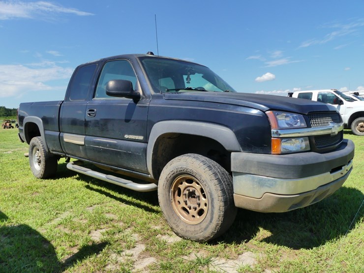 2004-chevrolet-2500hd-image-1