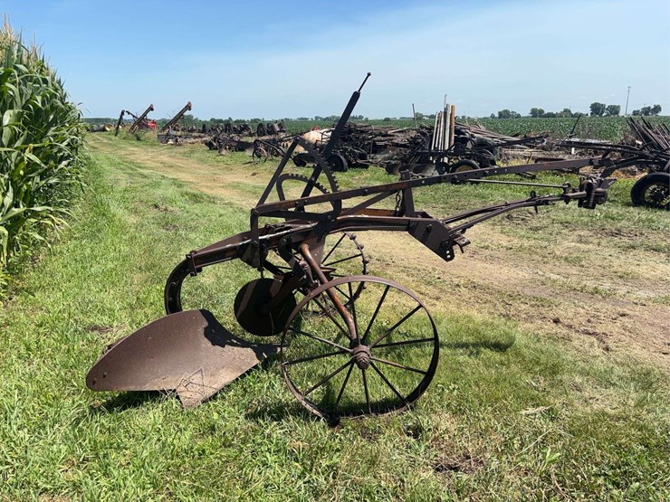 allis-chalmers-16”-one-bottom-pull-type-moldboard-plow-image-4