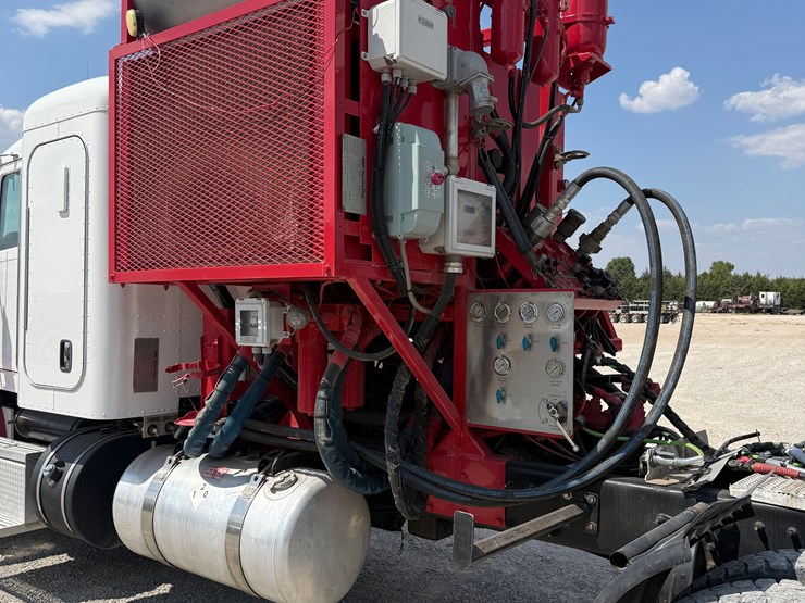 2013-peterbilt-367-image-11
