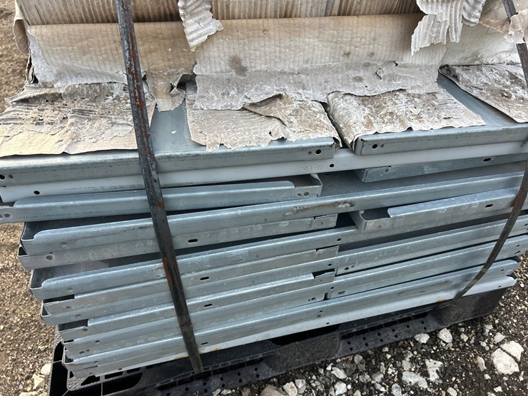 #2746-•-pallet-of-approx-18"x36"-metal-shelves-image-6