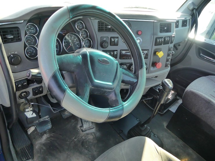 2017-peterbilt-579-image-12