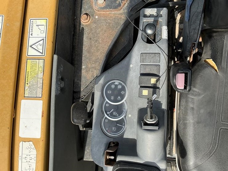 2015-caterpillar-303e-cr-image-15
