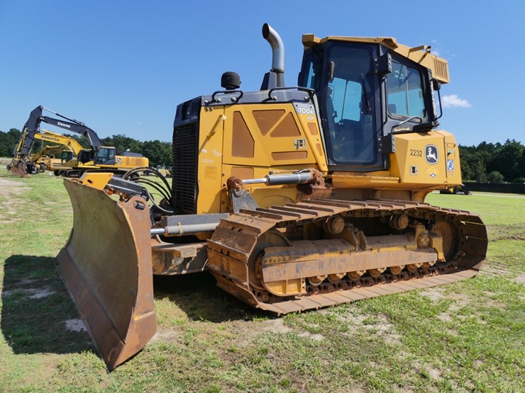 2018-deere-700k-lgp-image-1
