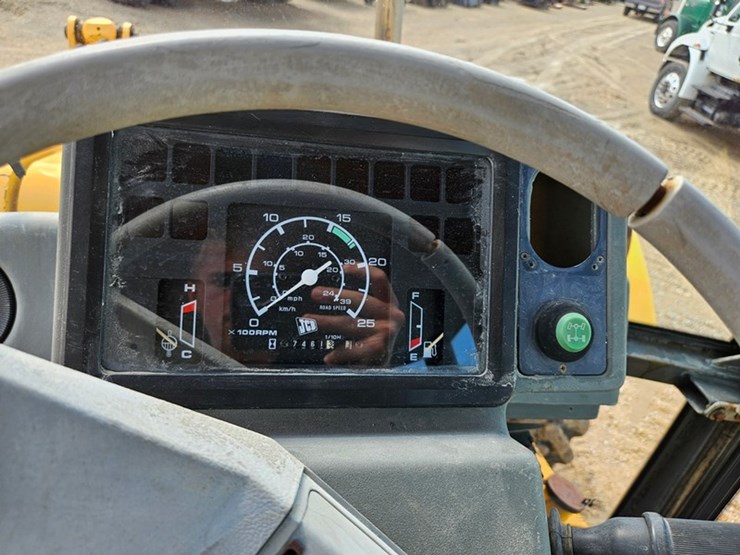 jcb-214s-image-31