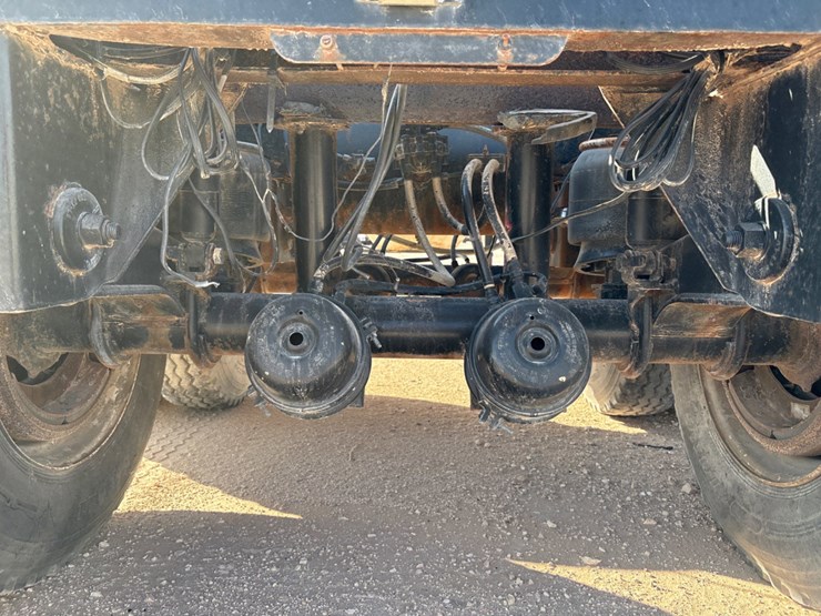 shopbuilt-t/a-2-pod-dry-bulk-transport-trailer-image-7
