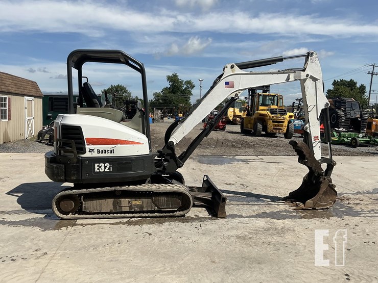 2015-bobcat-e32-image-5