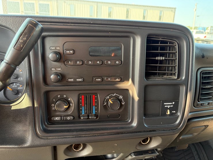 2005-chevrolet-silverado-2500hd-image-25