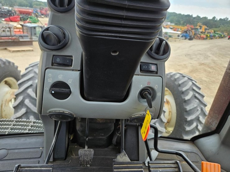 new-holland-tg285-image-29
