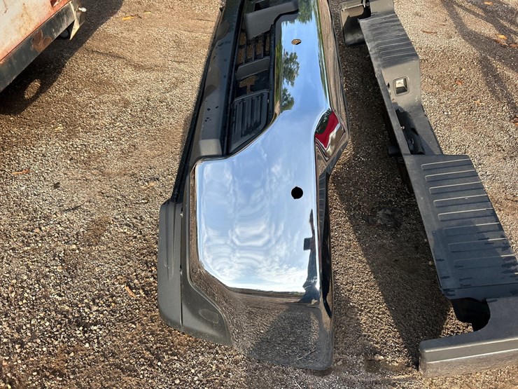 #2791-•-front-and-rear-unused-truck-bumpers-image-10