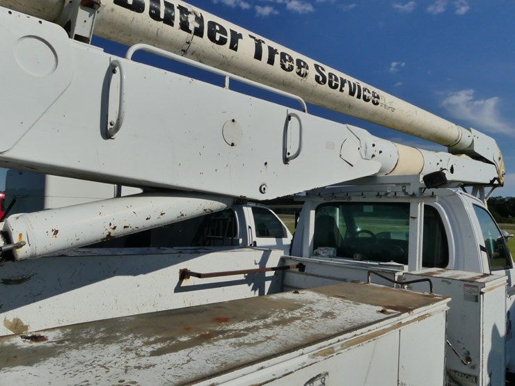 2006-chevrolet-c7500-bucket-truck-image-6
