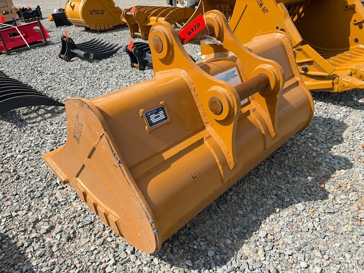 caterpillar-320-image-2